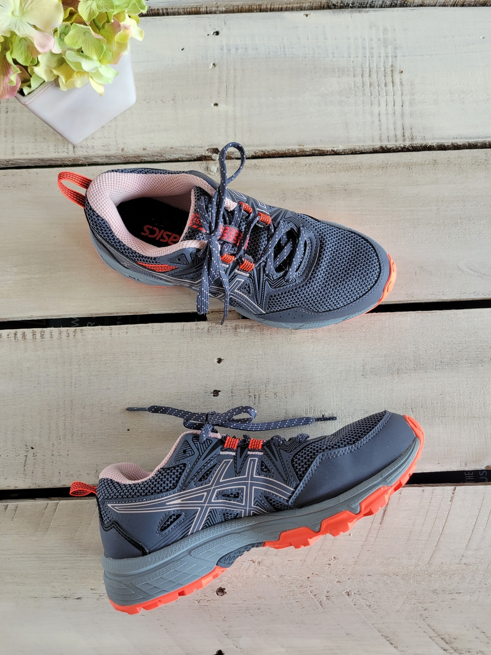 ASICS Gel Venture 8 Womens Gray and Coral Athletic Shoes Sz 6
